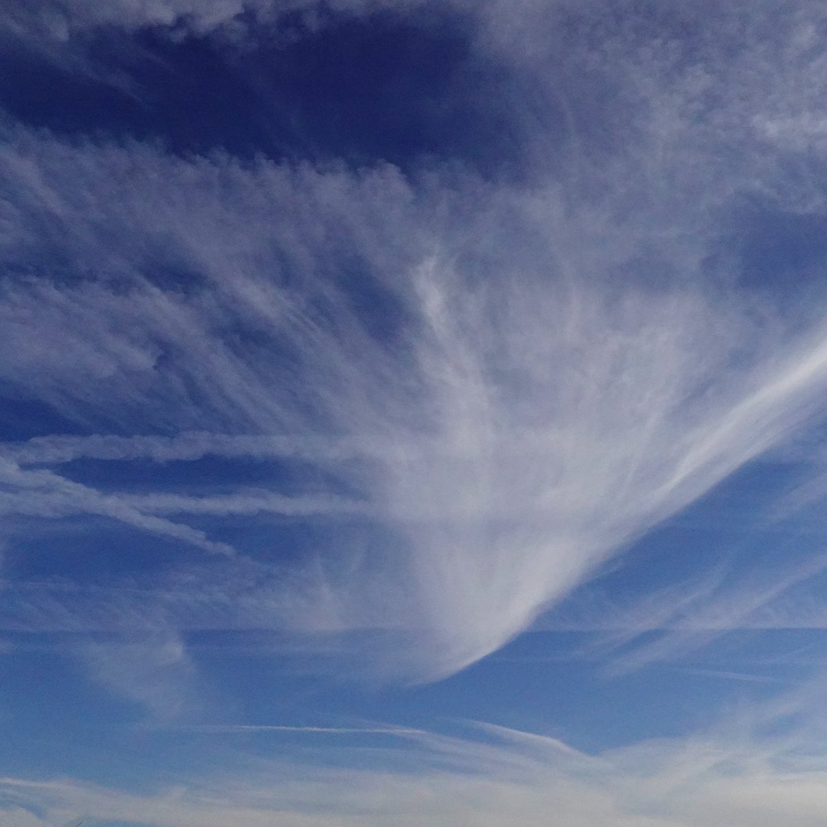 espprinted's tweet photo. @JaniceHuff4ny @Raphael4NY @WeatherNation @StormTeam4NY great cloud day and another sundog in New Canaan, CT https://t.co/iEAKp8RhD9