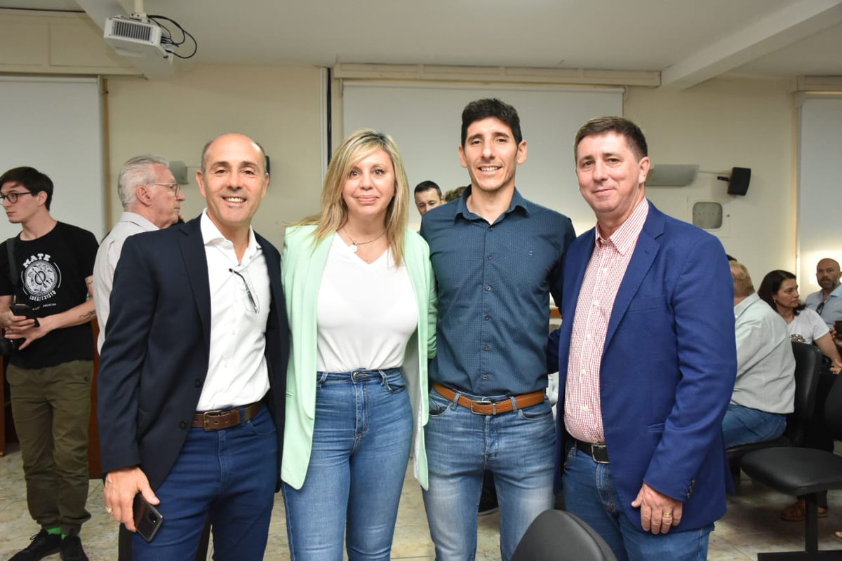 rubenpirola's tweet photo. En esta oportunidad, y con el trabajo de @SergioMassa , @milabarbieri y @sacnun se concretó en favor de Braem Corrado Manuel de San Carlos Sud y Green Fire S.R.L. de Colonia San José, en el marco de las disposiciones de #Probiaar y #Agropyme https://t.co/961tdEEyuh