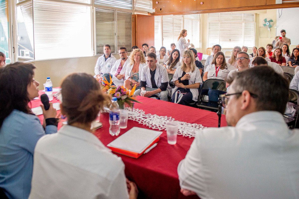 Fue un enorme placer encontrarme con trabajadores y trabajadoras de la salud del Hospital Santojanni, en el marco de las XXXVIII Jornadas Científicas para pensar juntos sobre los desafíos del sistema sanitario para garantizar el derecho a la salud de todas las personas desde un
