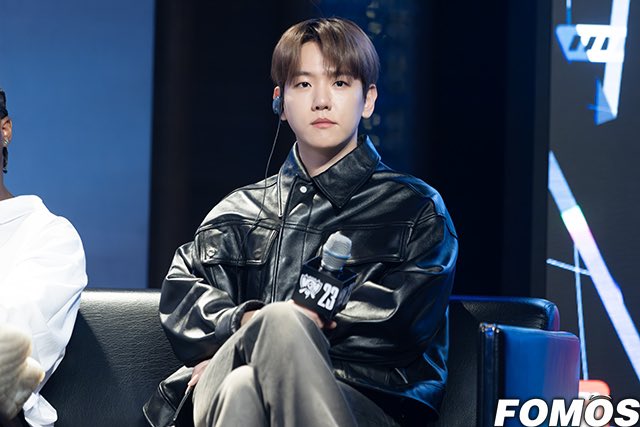 baekhyuntown's tweet photo. 롤드컵 오프닝 서는 백현 ＂K팝-롤, 무한한 가능성이라는 공통점 가져＂ (출처 : 포모스 | 네이버 스포츠) https://t.co/eVkkOkc3wy

한국에서 세 번째로 열리는 롤드컵에 참여한 스틸하츠의 멤버 백현이 그간의 리그 오브 레전드 사랑과 함께 이번 프로젝트에 참가한 소감을 전했다

#백현 #BAEKHYUN #EXO #엑소 @B_hundred_Hyun