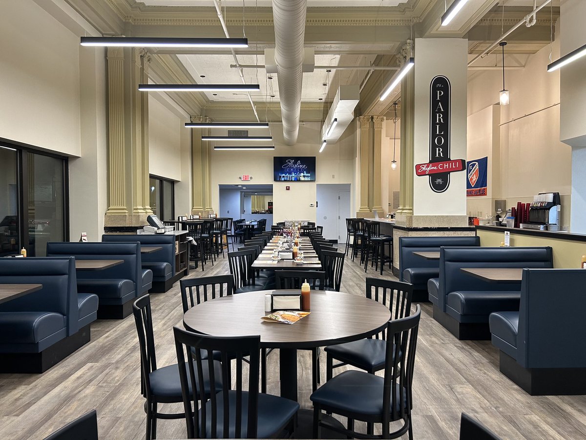 1001VineSt's tweet image. Residing in what was once 1st National Bank of the 1940s-1960s is @Skyline_Chili’s first franchise. #itsskylinetime #courtandvineskyline #downtowncincinnati