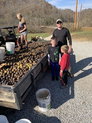 BlackWalnuts's tweet photo. A huge THANK YOU to all who participated in this year's Harvest!  We would not be here without all of our hardworking hullers &amp; the communities across the Ozarks &amp; Midwest that collect &amp; turn in their #blackwalnuts each year.

#blackwalnutharvest #wildfoods #handharvested https://t.co/2bq8TxxnJV