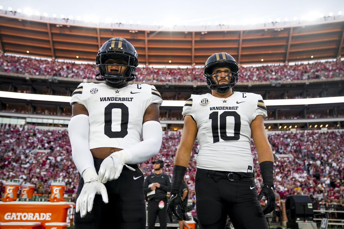 koo_kia8's tweet photo. Praise be to GOD!!! I’m thankful to have received an offer from Vanderbilt University! Thank you @Coach_Lezynski @CoachCD_VUFB for this opportunity! 🙏🏼 @BrandonHuffman @GregBiggins @BlairAngulo https://t.co/Mms7W91pcX