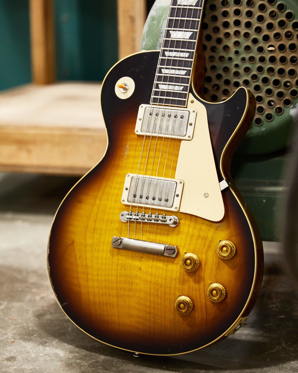 CustomGibson's tweet image. Experience not just the sound and look, but also the feel of a vintage musical instrument with this 1959 Les Paul Standard in Kindred Burst, Ultra Heavy Aged from the Murphy Lab. 

Find your perfect Murphy Lab guitar here: bit.ly/3sg7S7G

#gibson #gibsoncustom #murphylab