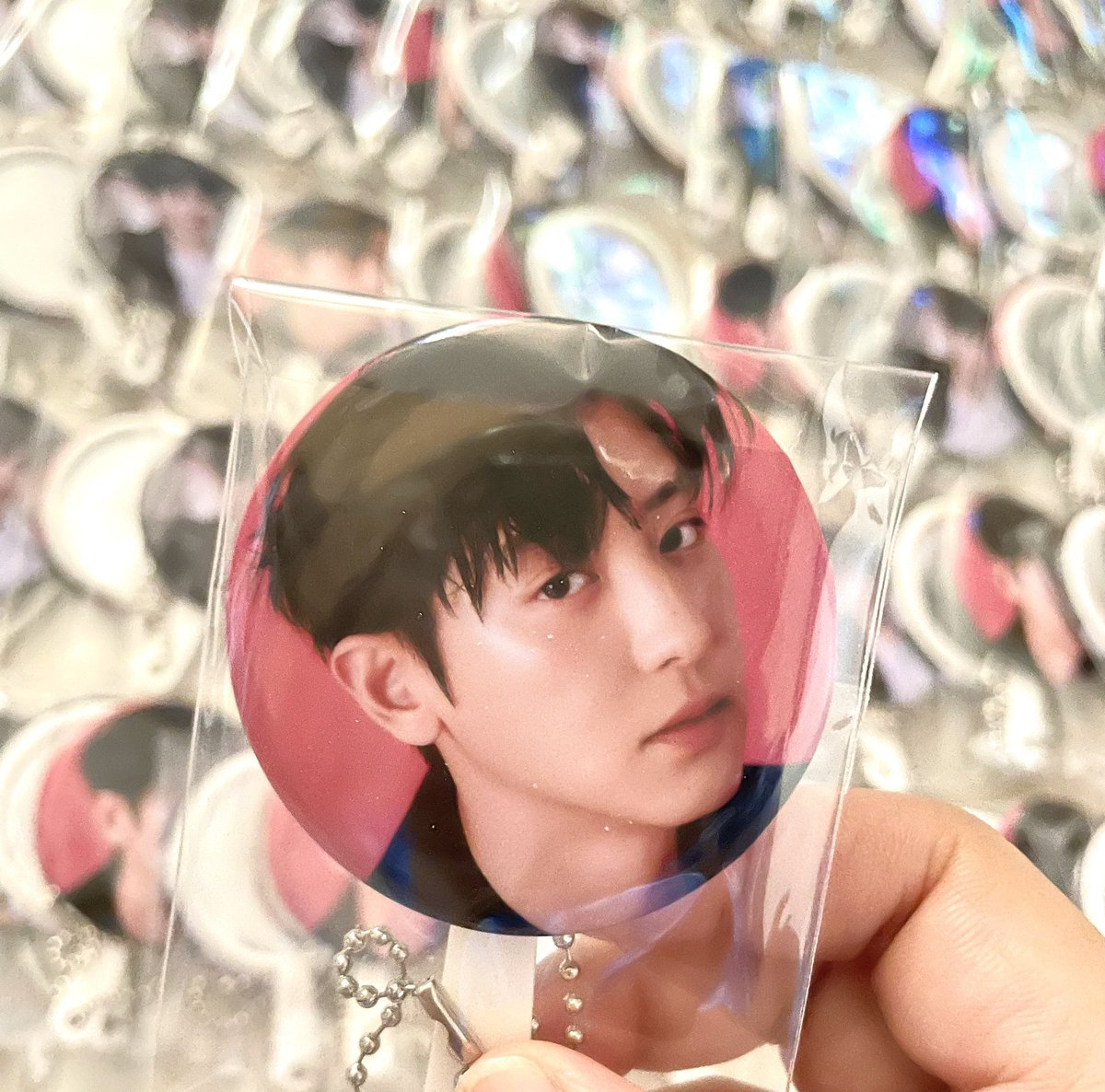 kednalinee1127's tweet photo. 🍒 GIVEAWAY 🍒 

🎤CHANYEOL THE ETERNITY in BKK🎸

🐯 MIRROR CHANYEOL : 100 EA
🎀 RIBBON CHERRY : 100 EA 

🗓️ 18 Nov 2O23
📍 Royal Paragon Hall 
🕰️ TBA 

retweet &amp; show this tweet (ไม่ถามชื่อทวิตตอนแจกนะคะ)

#CHANYEOL_THE_ETERNITYinBKK
#CHANYEOL_FANCON_TOUR https://t.co/zzyqZISxyD