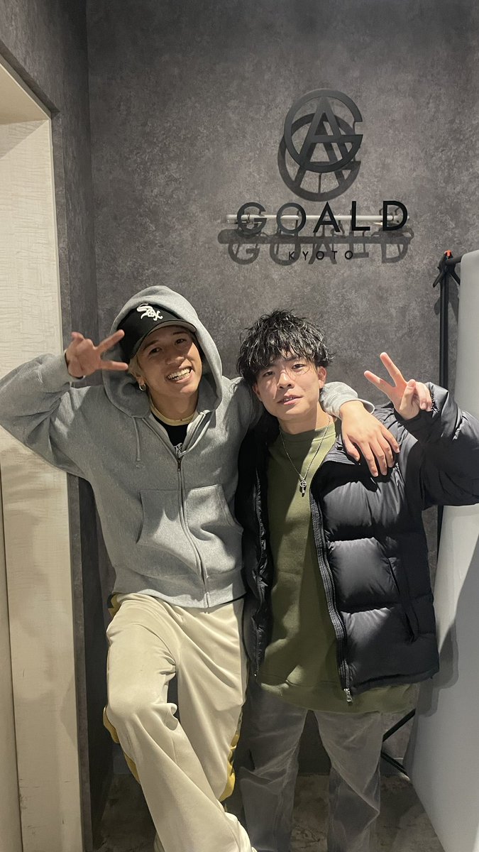 yohei_shimo0909's tweet photo. 最強になりました🔥
ゴールドの人達すごく暖かくて
めっちゃ良い人ばかり 
アシスタントとからスタイリスト
初カット最高でした😭
 #GOALD https://t.co/Igs0nlLJVG
