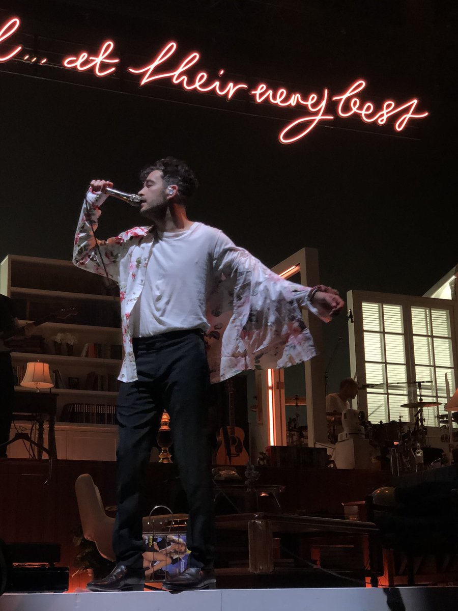 1989healy's tweet photo. He did this for the girls who grew up on tumblr and he’s sick for it https://t.co/2vG0Y2w98Z