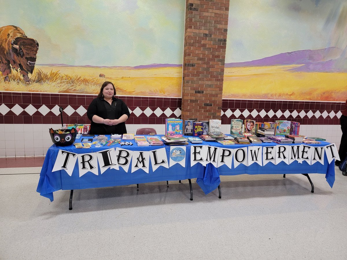 Another successful Ysleta Family Literacy Fair! Thank you Ysleta area librarians, student groups, community partners, and Ysleta Alumni Association for making this an amazing event.@LJ_Calderon_ @YISDLibServices @YsletaFire @YHS_Cheer @YsletaStuCo @YHSDS4L @RubenLu00098433