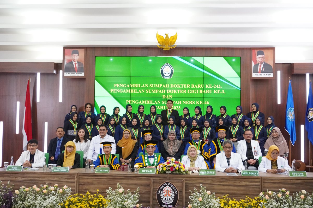 nursing_undip's tweet photo. Program Studi Profesi Ners FK Undip menyelenggarakan acara pengambilan sumpah ners ke- 46 pada Selasa, 14 November 2023 di RSG FK Undip, Tembalang. Pengambilan sumpah dilaksanakan bersamaan dengan pengambilan Sumpah Dokter ke-243 dan Dokter Gigi ke-3. 

#nursingundip https://t.co/VmVSKdyol6