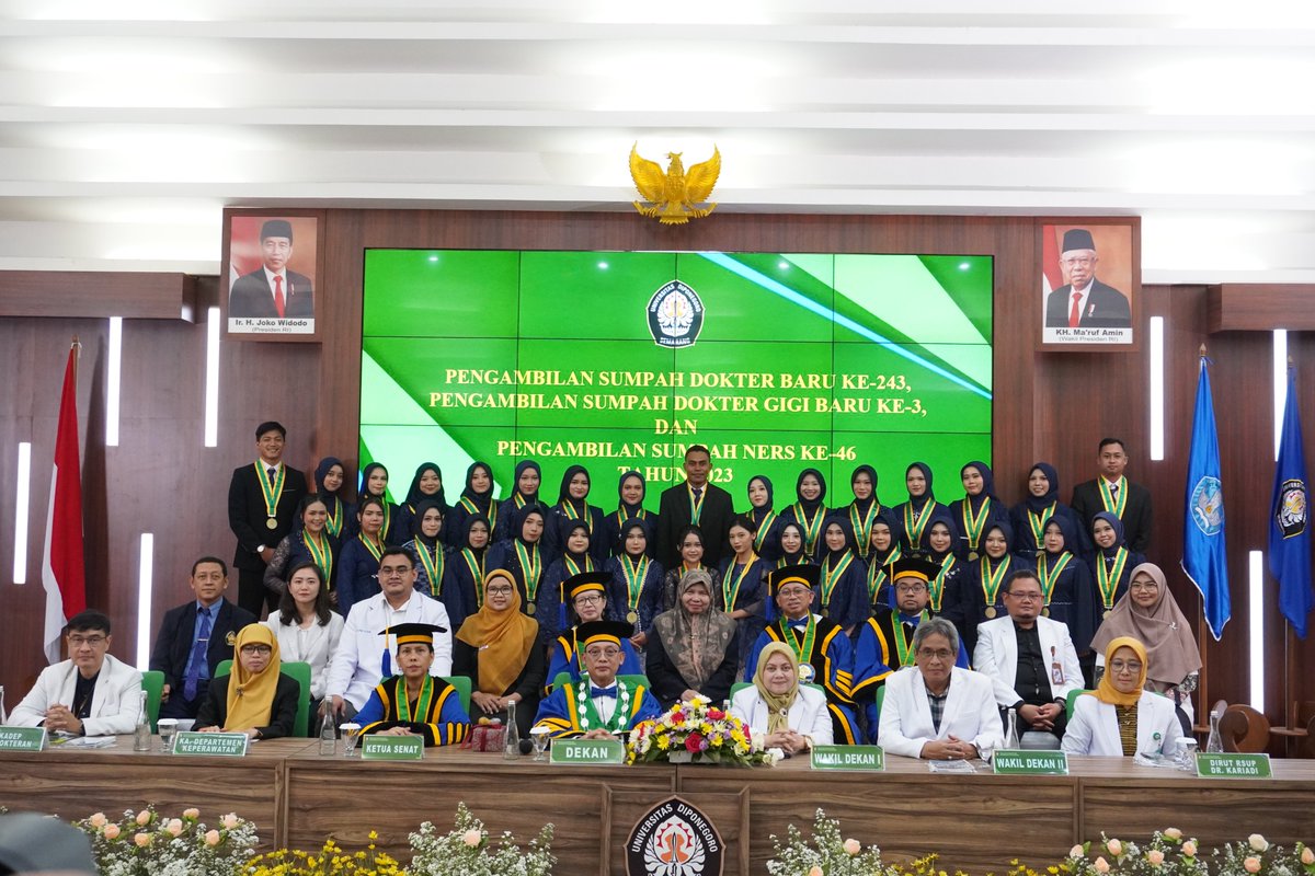 nursing_undip's tweet photo. Program Studi Profesi Ners FK Undip menyelenggarakan acara pengambilan sumpah ners ke- 46 pada Selasa, 14 November 2023 di RSG FK Undip, Tembalang. Pengambilan sumpah dilaksanakan bersamaan dengan pengambilan Sumpah Dokter ke-243 dan Dokter Gigi ke-3. 

#nursingundip https://t.co/VmVSKdyol6