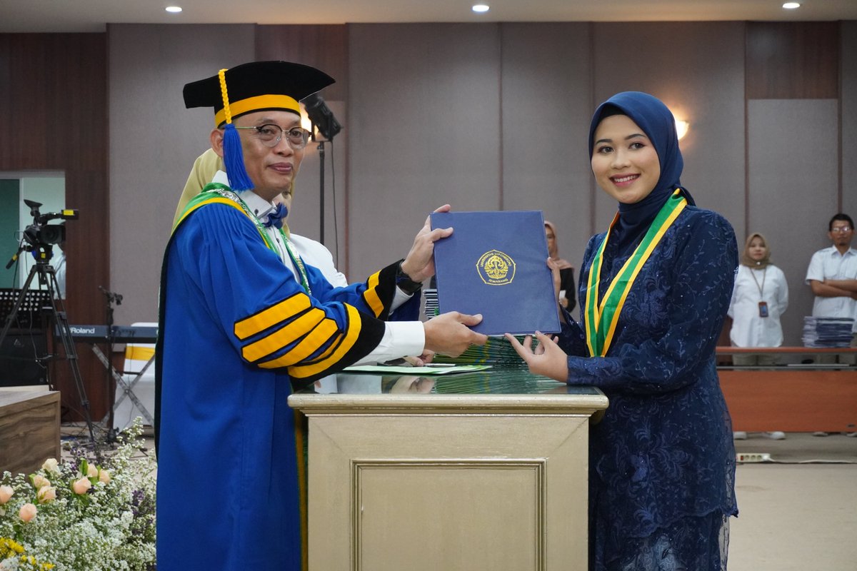 nursing_undip's tweet photo. Program Studi Profesi Ners FK Undip menyelenggarakan acara pengambilan sumpah ners ke- 46 pada Selasa, 14 November 2023 di RSG FK Undip, Tembalang. Pengambilan sumpah dilaksanakan bersamaan dengan pengambilan Sumpah Dokter ke-243 dan Dokter Gigi ke-3. 

#nursingundip https://t.co/VmVSKdyol6