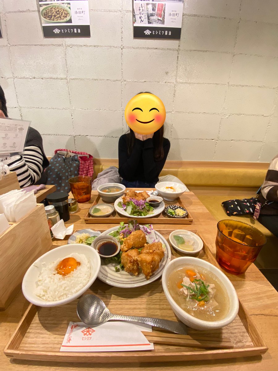 1796negitoro's tweet photo. 彼女とご飯だけどお前は？(笑) https://t.co/23uFXcj5mf