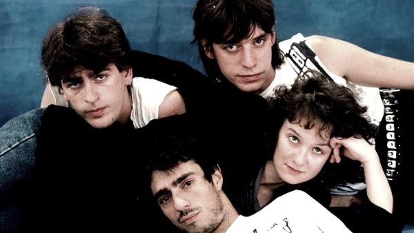 Un jour / une chanson épisode 34
Semaine Spéciale Téléphone 4/5

Le 12 novembre, Téléphone a fêté ses 47 ans. 

Téléphone - Au coeur de la nuit (1982)
(J.L Aubert / Téléphone)

La chanson parle de la Guerre froide, et notamment du mur de Berlin. 

youtu.be/44_EV8zd8Vc?si…