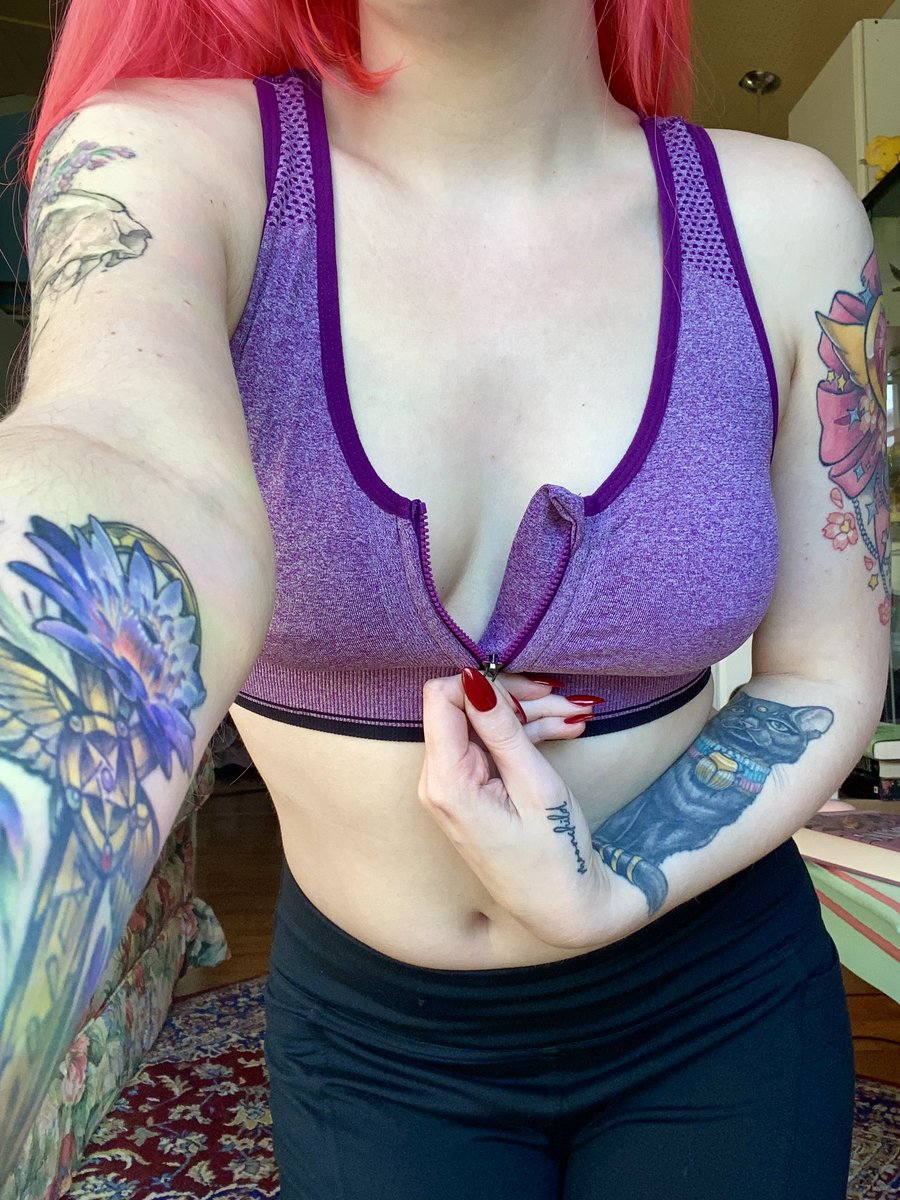 hoe_strawberry's tweet photo. Love seeing the results from my at home workouts, makes it worth it! Little baby muscle definition starting! 💖 #onlyfans #onlyfansgirl #workoutmotivation https://t.co/sLfiqU71fH