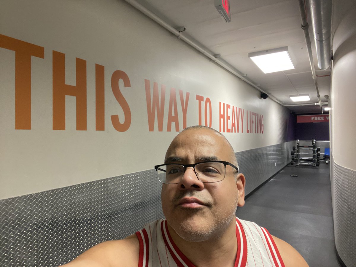 juanjeremy100's tweet photo. Great #workout Crunch Fitness #crunchgreenpoint #crunchgym #CrunchFitness #cornerman #crunchtv Cornerman Juan Jeremy #entrenamiento #ejercicios #fitness #wwe #wwehof #johnnyrodz @rodzjohnny @CrunchGym https://t.co/nn8TKyOafb