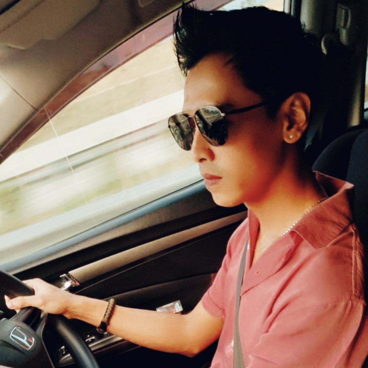 dericoim's tweet photo. #FotoProfilBaru https://t.co/MwU3I227gm