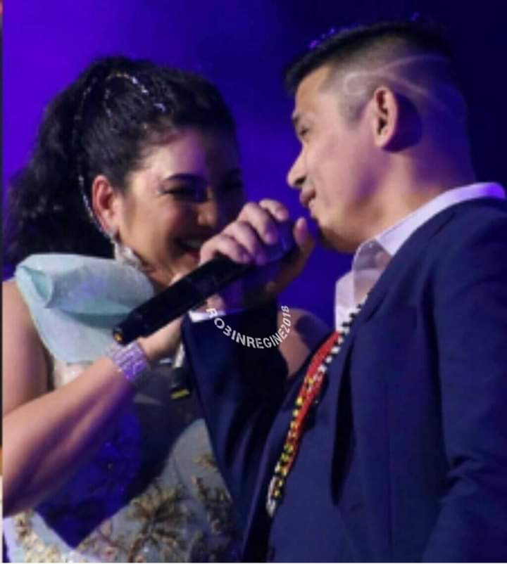 robinregine_'s tweet photo. 9 more days to go for #RegineRocks 

ms.reg gulatin mo kaming nga robgines,i-guest mo sya!!!!!!(daydreaming) https://t.co/0Vy4Qkswga