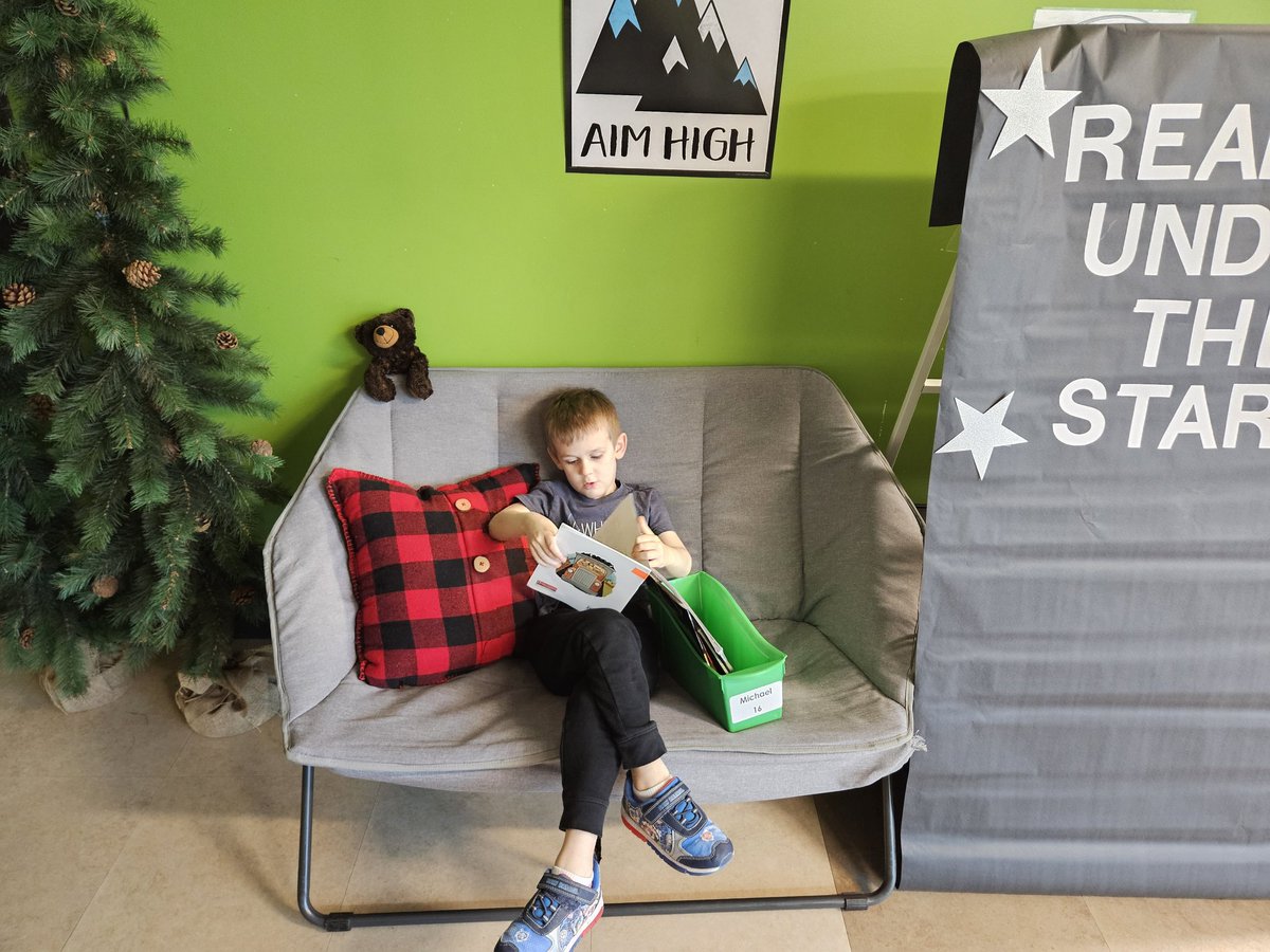 MaryBethBajikar's tweet image. Campfire Reading Week is the best!

 @DLE_Lions 
#justgoodteaching #livelaughloveleonetti #hearourroar