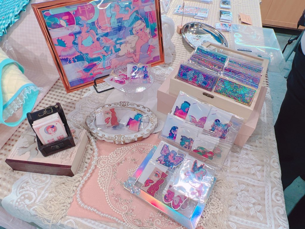 grue_design's tweet photo. 本日からあべのハルカス近鉄本店で行われる「ハルカス学園祭」で大阪芸大デザインチームのメンバーとして参加させていただいてます！
私は17日(金)13:00-17:00
在廊しております
是非お待ちしております♪

11/16(木)〜11/20(月)
10:00〜20:00

※最終日は15:00まで

#ハルカス学園祭
#大阪芸大チーム https://t.co/8pwLowoSPv
