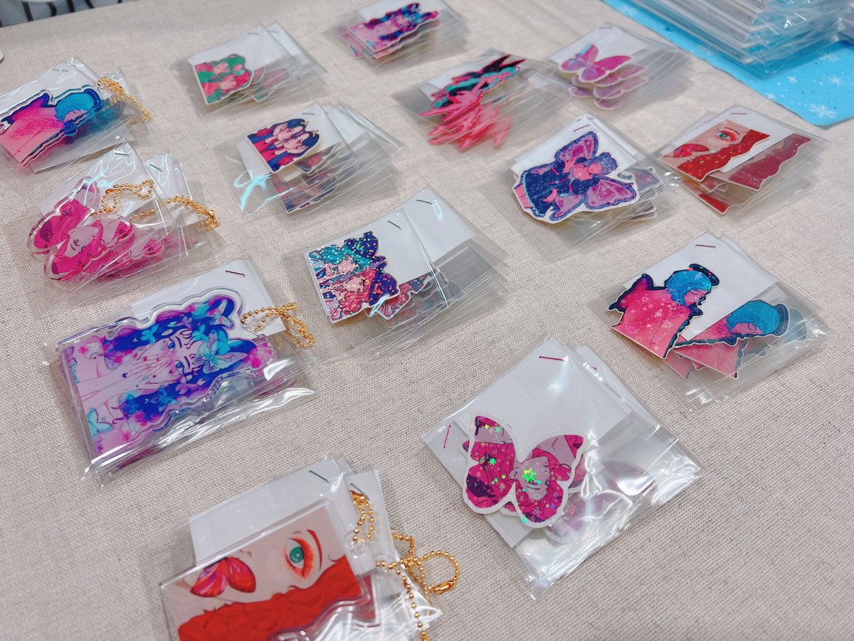 grue_design's tweet photo. 本日からあべのハルカス近鉄本店で行われる「ハルカス学園祭」で大阪芸大デザインチームのメンバーとして参加させていただいてます！
私は17日(金)13:00-17:00
在廊しております
是非お待ちしております♪

11/16(木)〜11/20(月)
10:00〜20:00

※最終日は15:00まで

#ハルカス学園祭
#大阪芸大チーム https://t.co/8pwLowoSPv