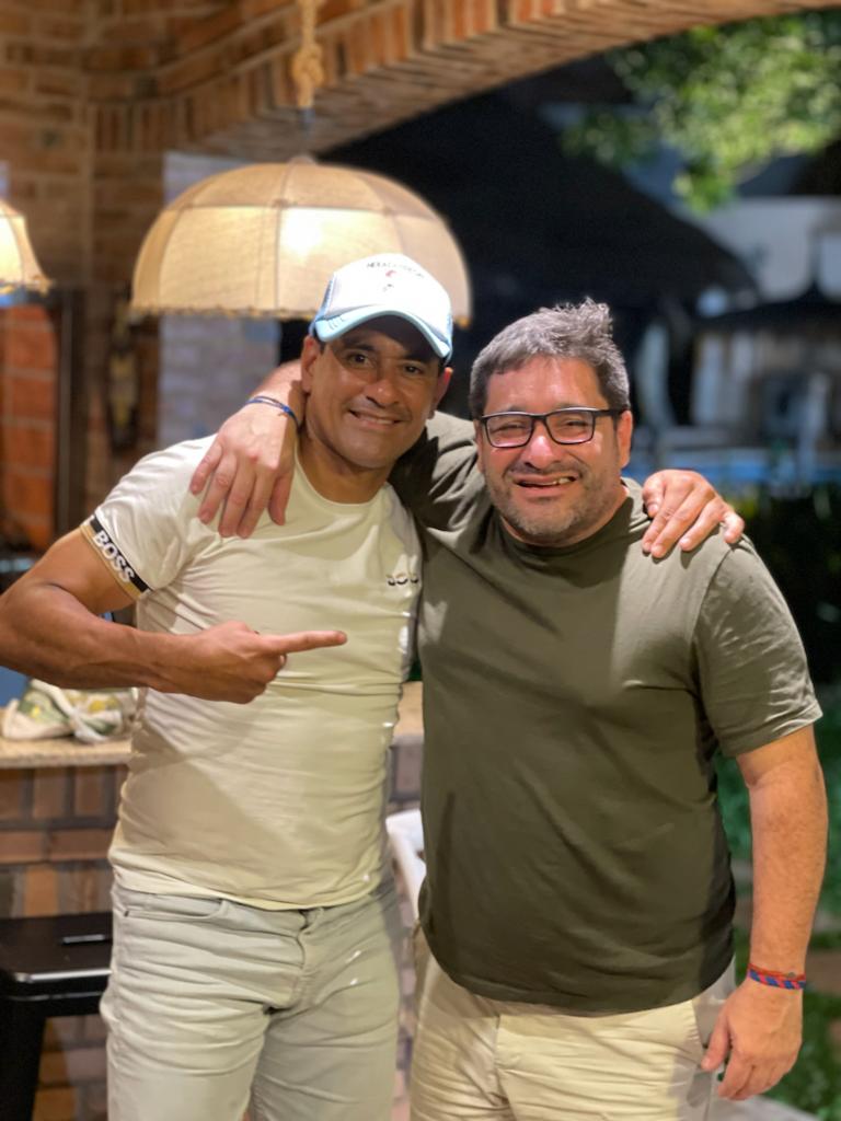 Danycano73's tweet photo. Compartiendo con el gran Paulo Da Silva, capo por donde se lo mire. Gracias por recibirnos en tu casa  gran Capitan !!! https://t.co/5yDR1ReOgh
