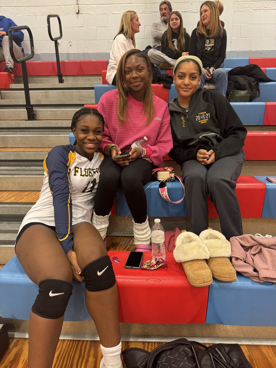 FTSD_Volleyball's tweet photo. Tonight was the BCSL All Star match at Pennsauken. Congratulations to our very own Zakia Loftin and all the other players that were chosen! And a huge thank you goes out to the teammates that were there supporting ⚡️ https://t.co/SG8tociYbB