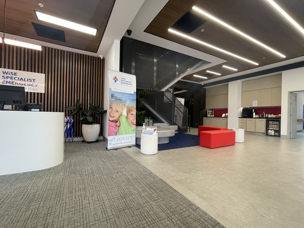 La sala de espera de una clínica privada pagada con mi voucher de salud llamado “Medicare”.
Pago $0.