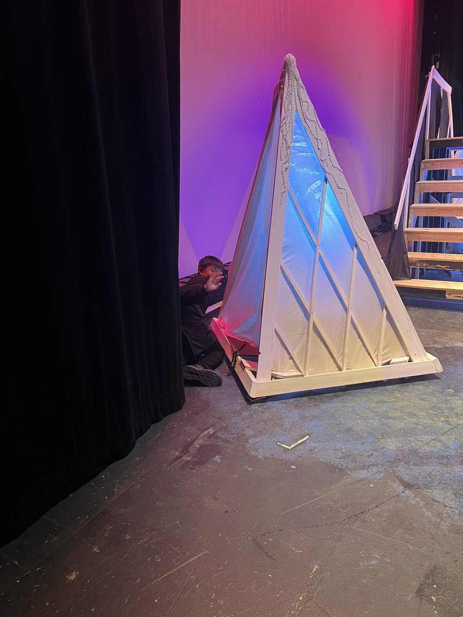 EATheatreTechie's tweet photo. Just a little backstage magic happening during final dress. 🎭 https://t.co/kkxoCY6d3B