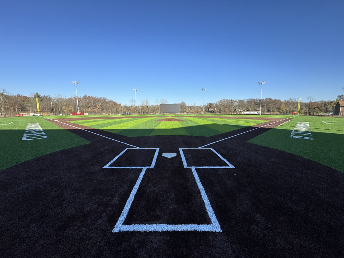Great job by the boys installing this one down @HillsdaleBSBL this past month! A sharp looking @AstroTurfUSA 💎 Series RBI field is now complete. Nothing but the best for the Chargers. Unreal facility. 🤝🤘🏻