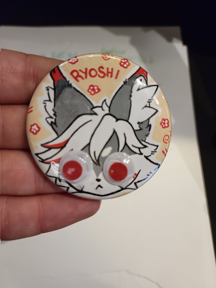 Revvi 🌙 🔜Howloween November 10-12 (@howlingloup) on Twitter photo A few of the button commissions I was able to complete <a href="/HowloweenCanada/">Howloween 2025</a> ! Was an awesome year and I had so much fun meeting everyone!
All buttons are 2.25" in size and done traditionally with pencil and Posca markers! A few of the button commissions I was able to complete <a href="/HowloweenCanada/">Howloween 2025</a> ! Was an awesome year and I had so much fun meeting everyone!
All buttons are 2.25" in size and done traditionally with pencil and Posca markers!