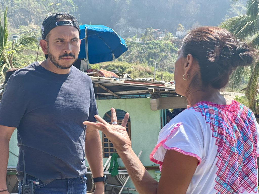 richastudillo's tweet photo. Hay que apoyar, pero también escuchar a las personas que fueron afectadas y plantear propuestas juntos, para legislar y actuar. 

Hoy más que nunca en #Acapulco se necesita unidad, solidaridad, y resiliencia. #AcapulcoNecesitaDeTodos 🤝🏼 https://t.co/zcbp60eZMn