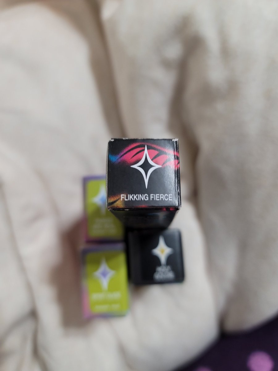 starcaller_'s tweet image. Half Magic is actually just All Magic. The eyeliner design has me blown. Literally genius! I sooooo can't wait to try these babies out tomorrow!!! 
#HalfMagic #cosmetics #mua #makeupartist #makeup