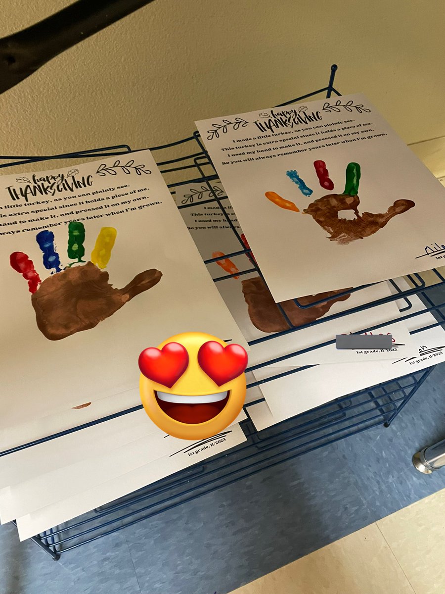 Mrs_JPoe's tweet photo. First grade is thankful for our amazing volunteers! 🦃 They helped our classes make our handprint turkeys in record time. We are thankful for ALL they do. #CCESFirsties @CiboloCreekES https://t.co/XAt1woeDsB