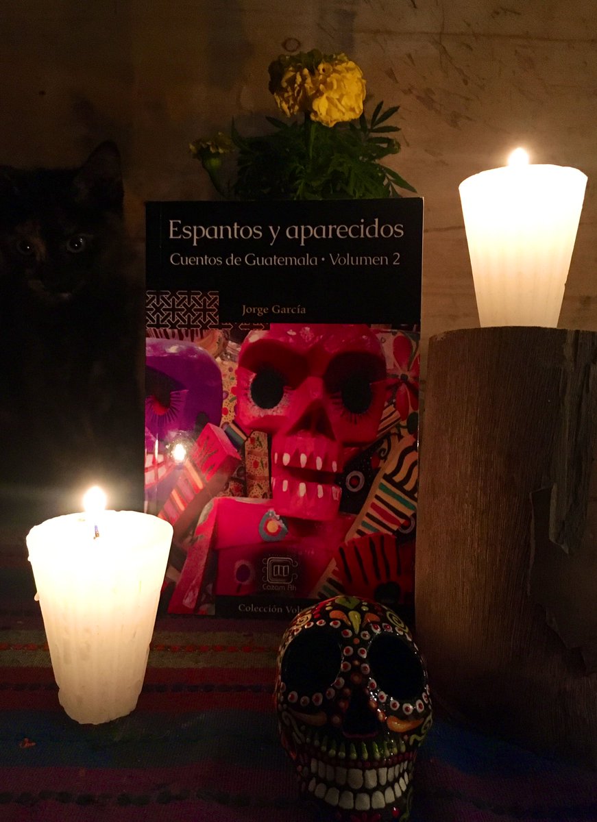Voy a sortear entre quienes me siguen una copia fisica de mis dos libros -Espantos y Aparecidos: Cuentos de Guatemala- Vol. 1 y 2. Solo tienen que decirme por qué quieren los libros dar like y rt a este tuit y el viernes a través de un sorteo online se elegirá un ganador ✌🏻😊