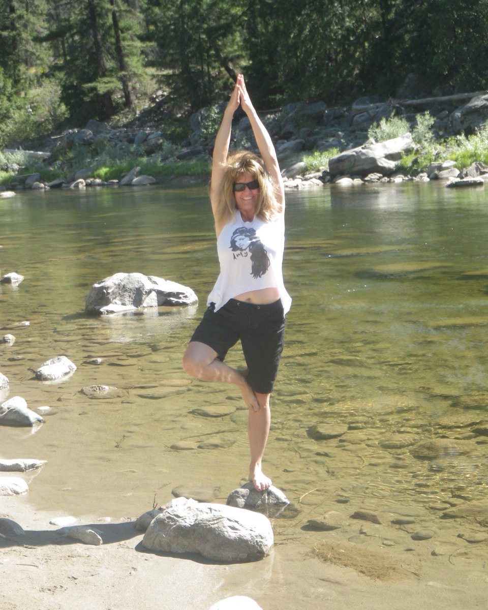 badpuce's tweet image. Most wonderful time now..#yogaeveryday some days #athome some days #reccenter  some days #ontheriver #namaste #asana #begoodtoyourself me doing my #treepose