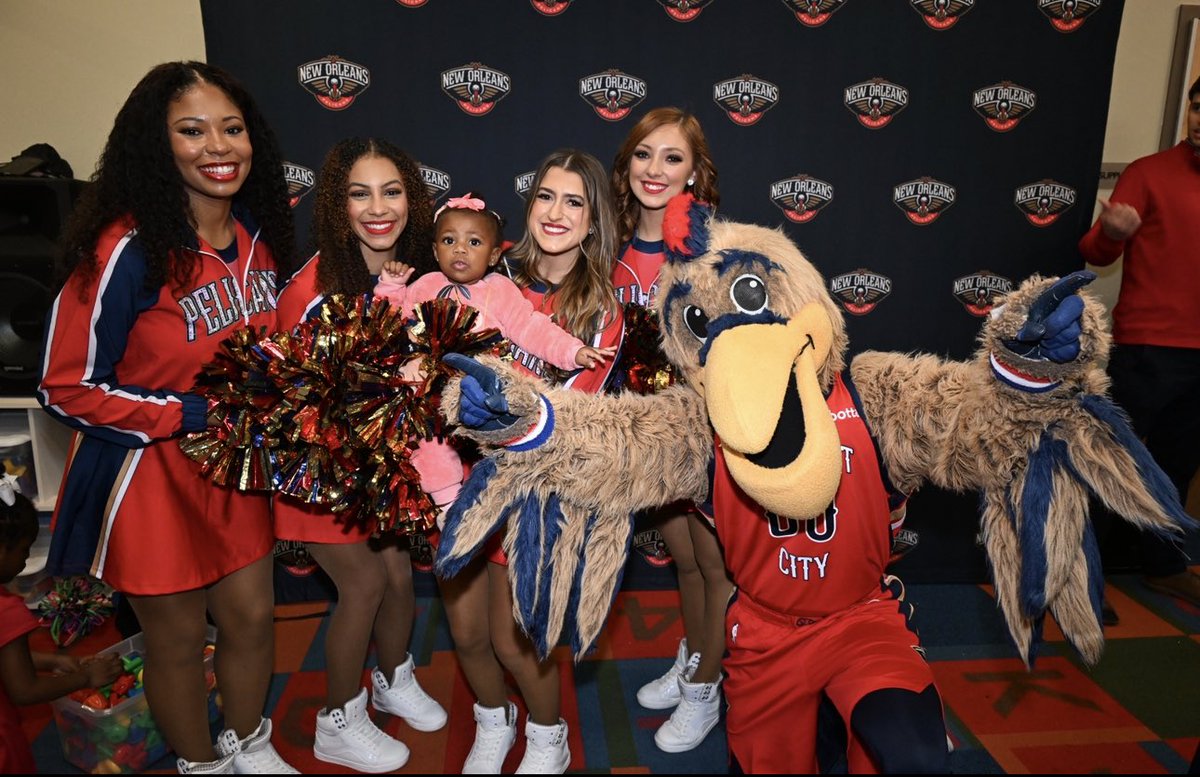 EducareNOLA's tweet photo. ❤️ THANK YOU @BayouDistrict, @pelicansnba, and @Ibotta for spending time with us today and providing a  turkey and all the side fixings for a perfect #Thanksgiving meal to @EducareNOLA families! Special shout to players @BrandonIngramX , @treymurphy, and @CodyZeller for visiting! https://t.co/kyzttXQp6L