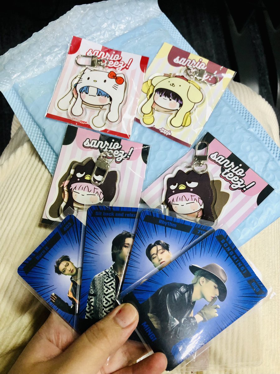 hwapuff99's tweet photo. @kinoverz ✨ #Hwapuffhappiimail ✨

— #csantypeproofs @csantype 💖

Grabee the sparks that arrived!! nag  sabi lang ako if pwede for four yung freebies since nag combined order kami ng friends ko, tapos bglang na times 6x 😭SO HAPPY THEY ARE ALL SO WONDERFUL!! thank you so much as always! https://t.co/5RS4XXa69k