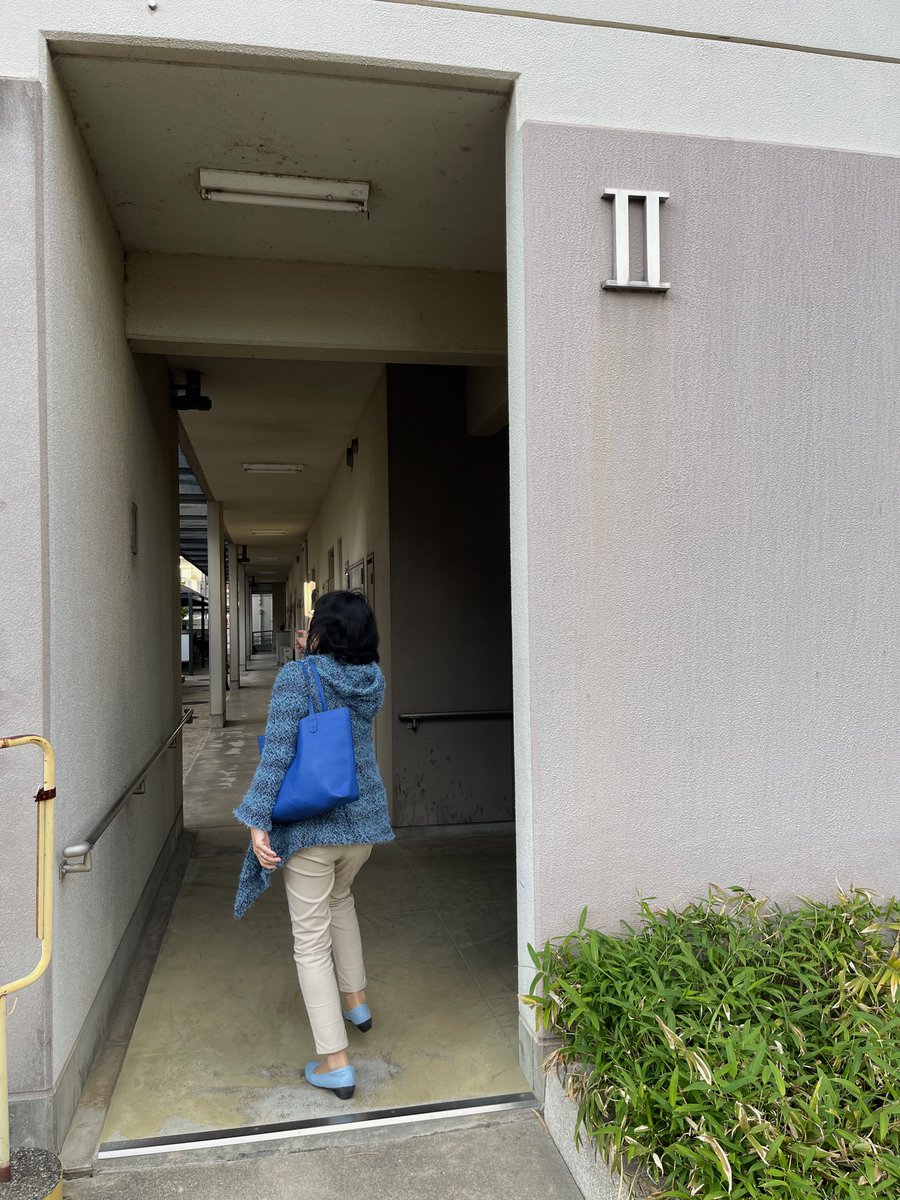 orange_batake_'s tweet photo. 4年目になる崇仁地区認知症講座
今回は地域をみんなで歩いて
フィールドワークをする新たな試みでした。
近くに大学ができるなど
すっかり変わってしまった在りし日の地域の思い出を
ありありと語りながらの活発な会となりました。
少しずつ認知症への関わり方が浸透していきつつある実感を持ちました https://t.co/5LVHpxWyz0