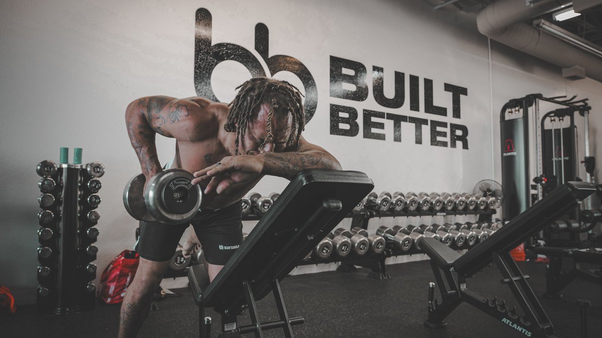 ManiacMcGhee07's tweet image. Forge your strength, fuel your passion, embrace the grind 🔥

#builtbetter #strength #grind #mma #mmatraining #ufc #ufcfighter #ufctraining