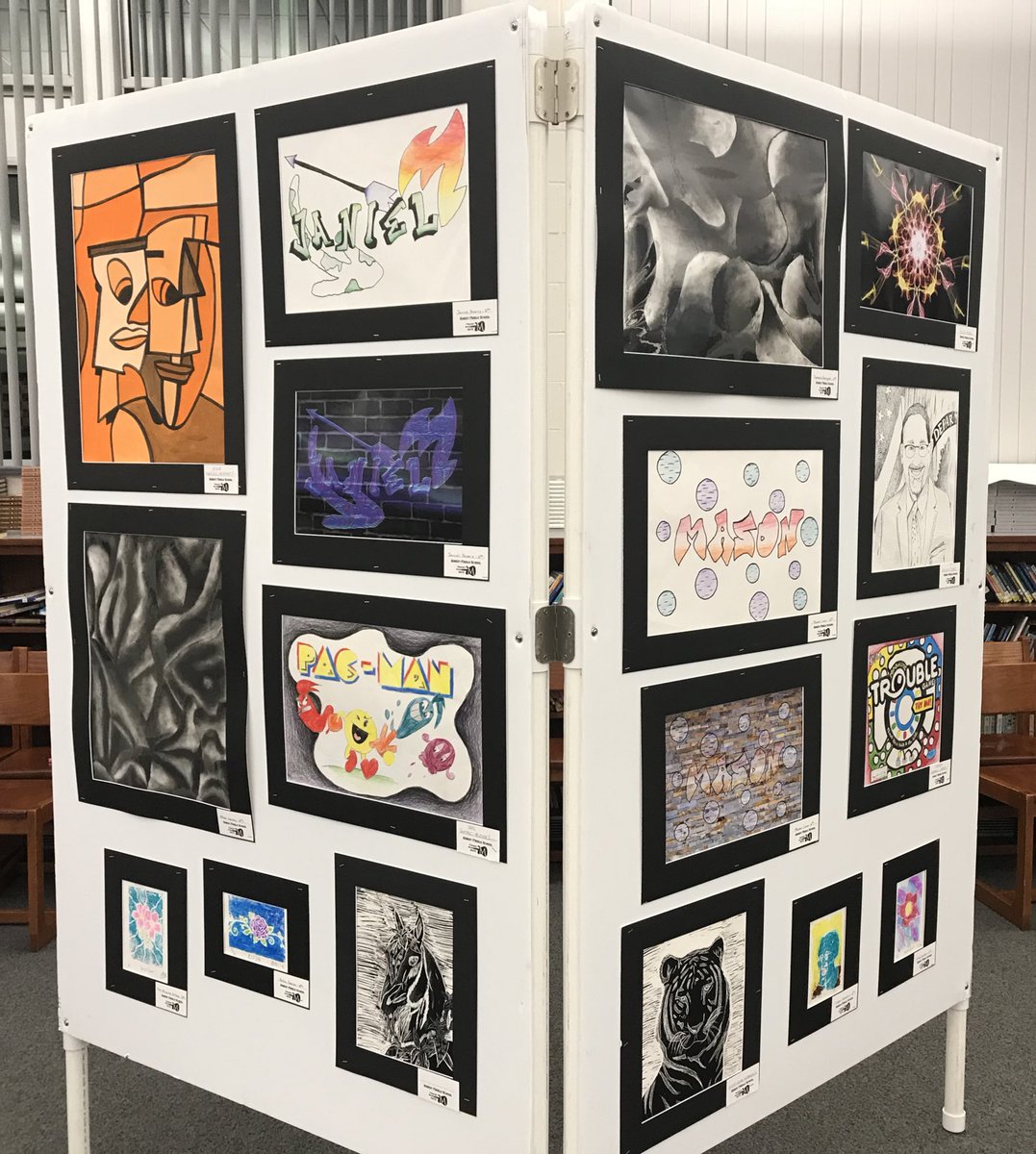 WhereisBishop's tweet photo. Edison artists at it again! Wonderful work at Galler-E tonight! #goeagles @lyons_barton @MsGaffey13 @KBaransky @EMSKowalchukAP @MrKaneMPS @MeridenK12 @mft1478 https://t.co/e5Joa3h2Vo