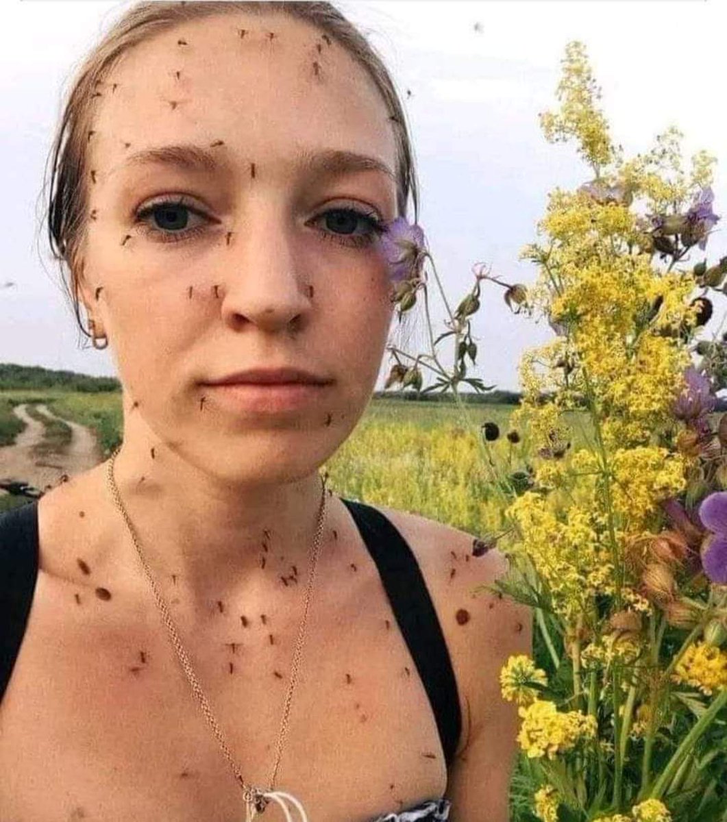 -amiga re esta para tomar mates en el patio

el patio:
