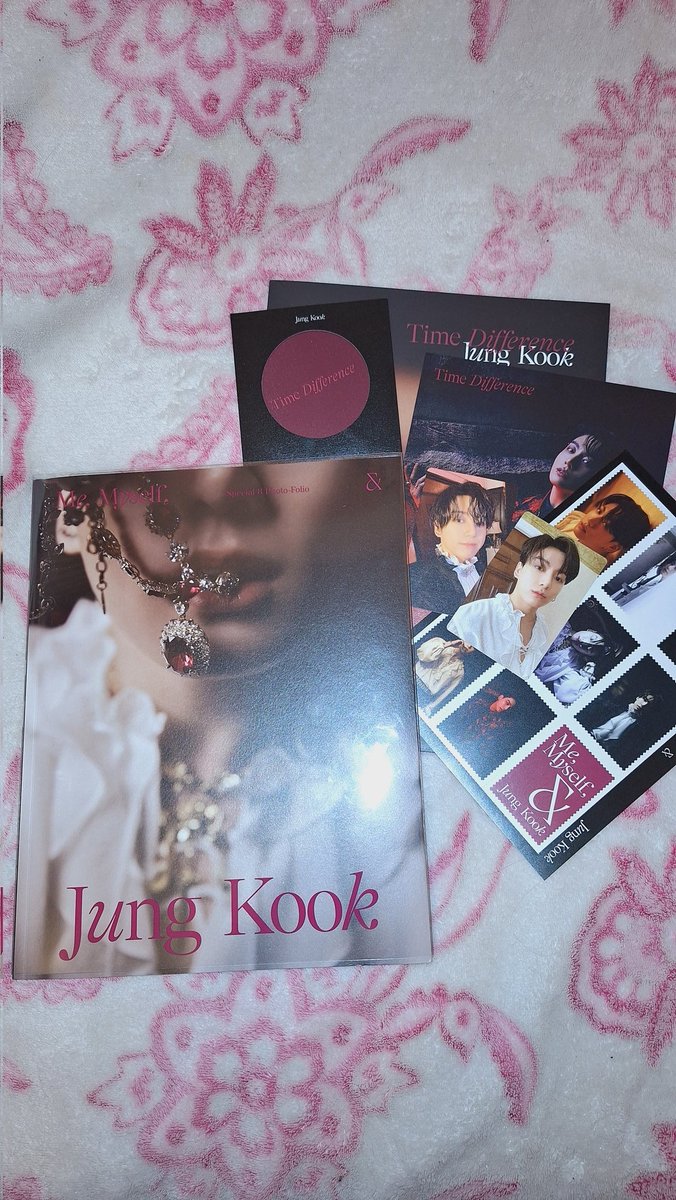 bandit_north's tweet photo. Arrived safe and sound 🥹 thank you so so so so so much @VibeLikeBts 😭💜 this has been on my priority wishlist FOREVER! I love you and I'm extremely grateful,  literally can't stop looking at it https://t.co/L4h90JCGWt