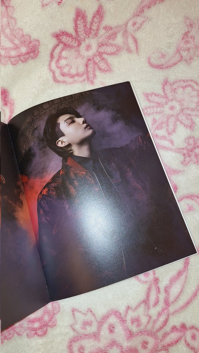 bandit_north's tweet photo. Arrived safe and sound 🥹 thank you so so so so so much @VibeLikeBts 😭💜 this has been on my priority wishlist FOREVER! I love you and I'm extremely grateful,  literally can't stop looking at it https://t.co/L4h90JCGWt