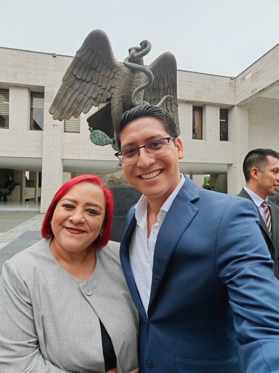 HeberLara11's tweet photo. 🙋Presentes en la entrega del #5toInformeVeracruz del Gobernador @CuitlahuacGJ ante @legisver.

@DipAdrianaEMtz 
@WalMtzOlvera https://t.co/xwu1pKgYWl