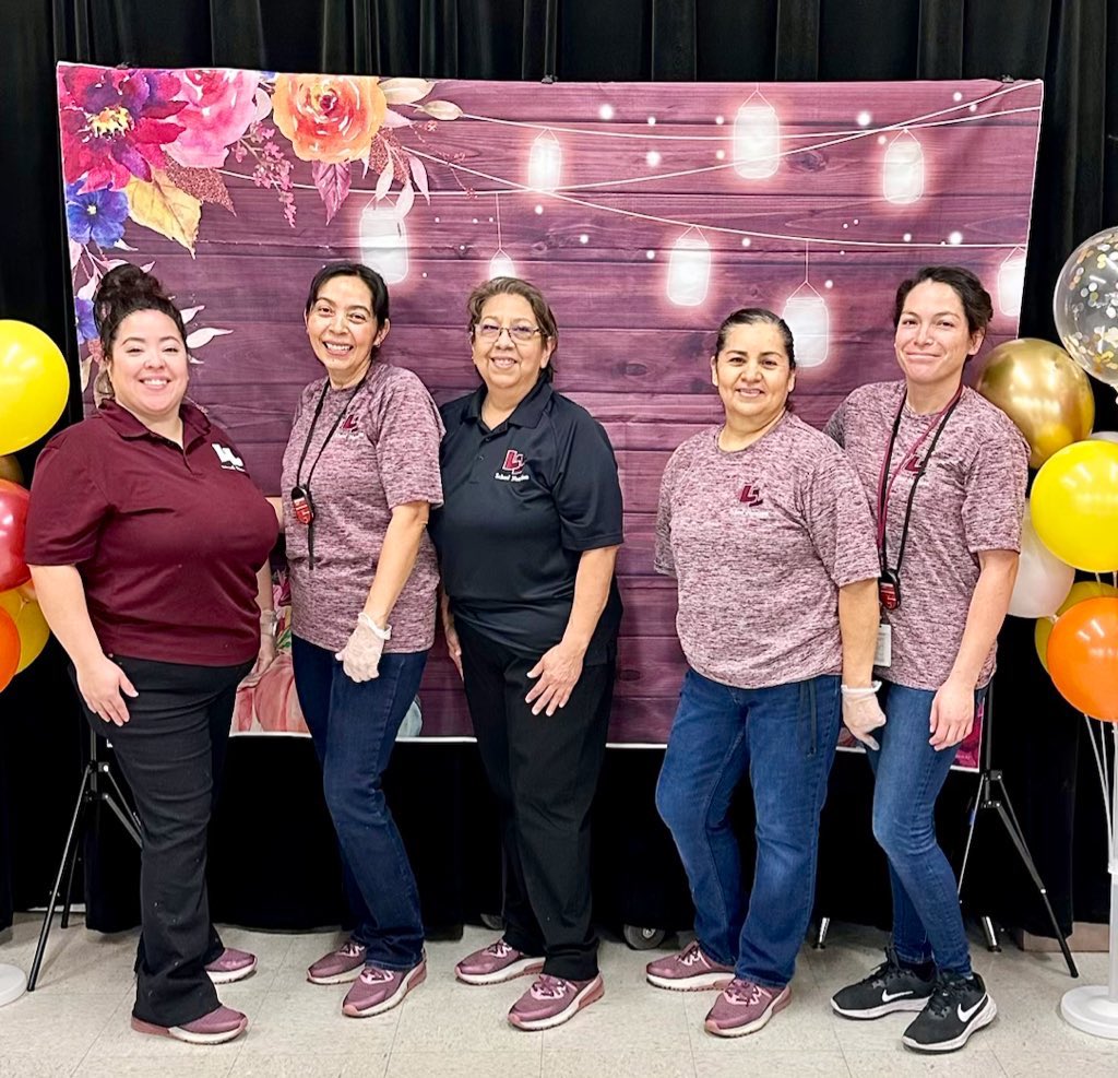 Today these AMAZING ladies (along w/<a href="/LockhartISD/">Lockhart ISD</a> school board members &amp; central office staff) served over 1,000 Thanksgiving lunches to our #NavProud students, families &amp; staff. Words can’t describe their commitment to excellence &amp; unconditional #LockHEARTforPeople 🙏🏼 🔒❤️ 🦁