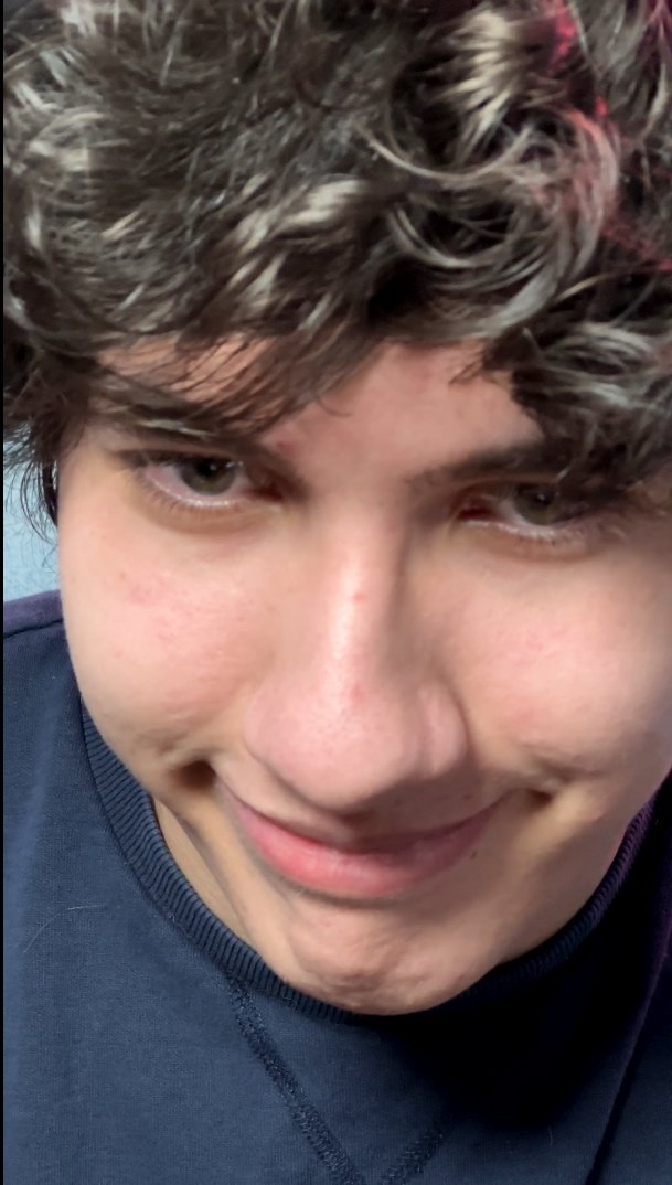 Cómo me van a decir que este señor tiene 20??
Si apenas ayer tenia 15 años 

#Sparta20sParty