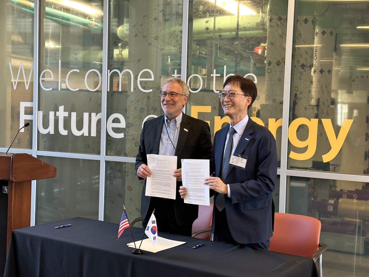 _jungki1981's tweet photo. 🤝Excited to announce that UNIST 🇰🇷 and NREL 🇺🇸 have officially partnered to enhance sustainability efforts in biomass utilization, plastics recycling, and solar cells. Thrilled to be part of this collaboration that's paving the way towards a more sustainable planet! #nrel #unist https://t.co/dlgylggqR3