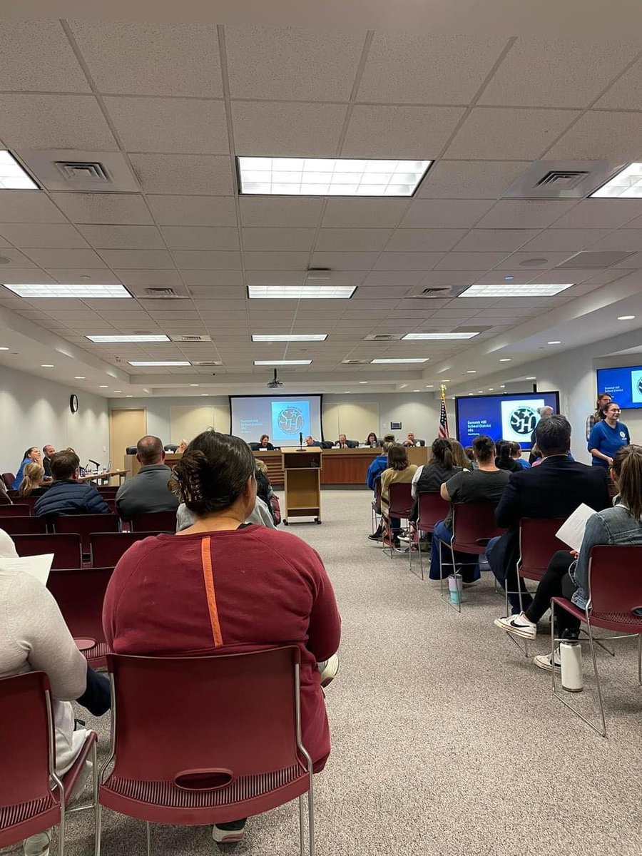 🚨There is still time to make it to the Summit Hill D161 school board meeting! 

They are discussing the closing of Arbury, Indian trail and Frankfort Square schools!

#ShowUpAndSpeakOut
#SaveOurState 
#ROAR