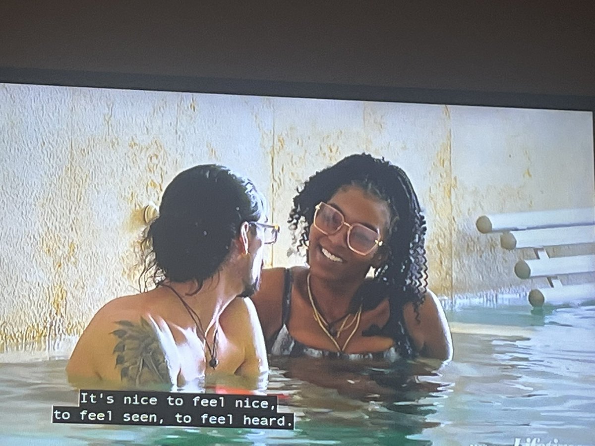 AliceaTheGreat's tweet photo. Maybe it’s me but this pool looks dirty and ion like it 😕 #MarriedAtFirstSight #MAFS https://t.co/XzsyQIwCBv