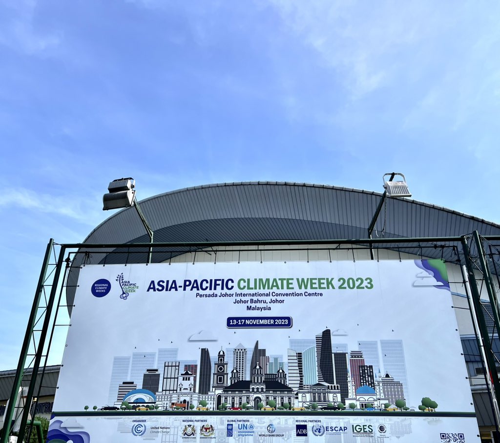 .@UNEP events this morning at #APClimateWeek in Johor Bahru, Malaysia🇲🇾 🔵 Investing in locally-led adaptation 🔵 Coastal resilience in Vietnam and Bangladesh 🔵 Increasing Climate Ambition through High-Integrity Forest Carbon Markets 🔵 Enhancing peatland conservation